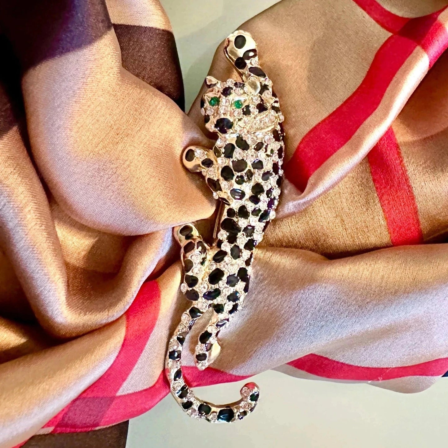 Climbing Leopard Pendant Brooch