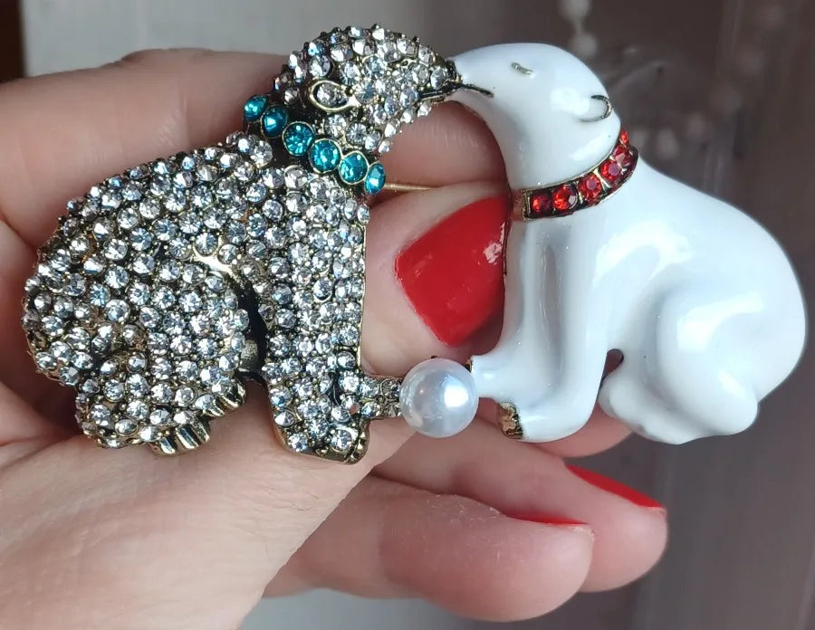 Snowball Kisser Brooch