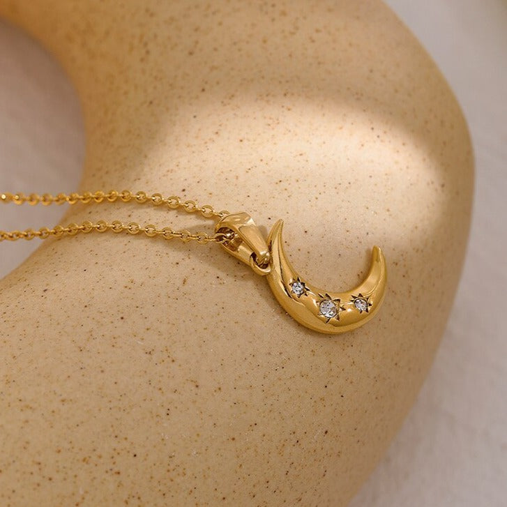 Naive Moon Necklace